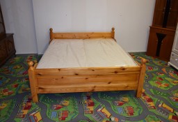 łóżko sosnowe z nowymi materacami