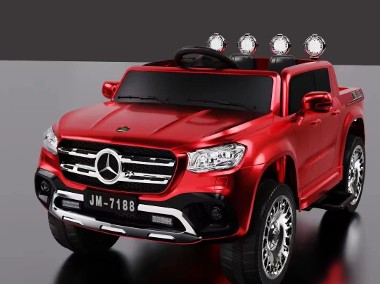 High Quality Children′ S Toy Car Electric Car with LED Light-1