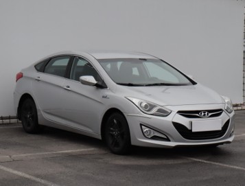 Hyundai i40 , Klima, Tempomat, Parktronic, Podgrzewane siedzienia,ALU