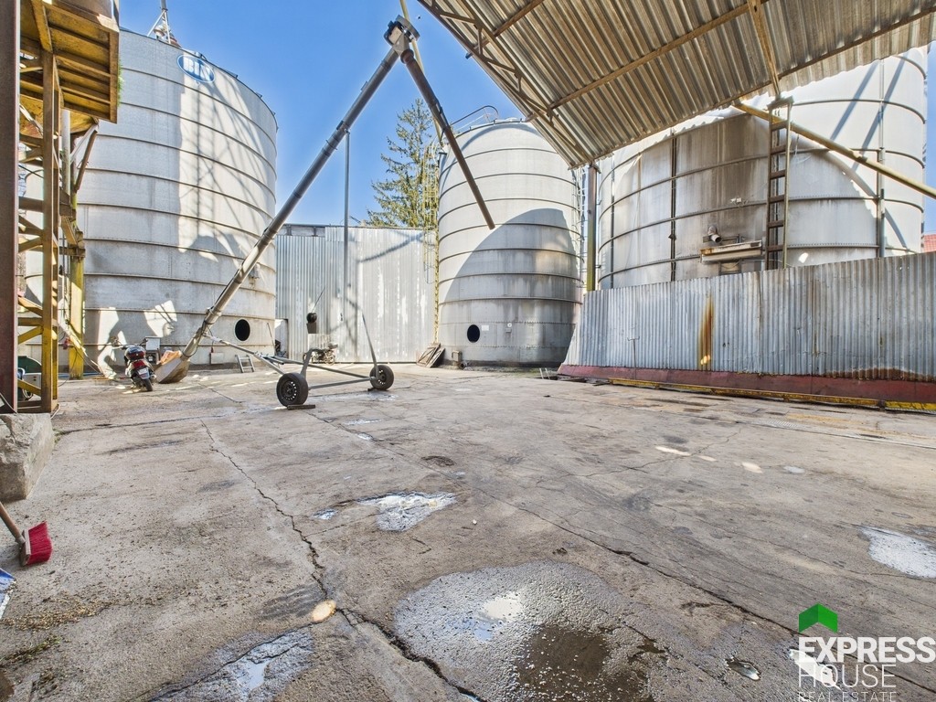 Baza magazynowa rolnicza - More