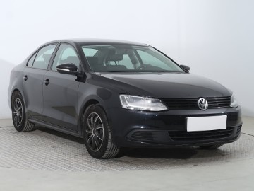 Volkswagen Jetta VI , Salon Polska, Klima, Parktronic