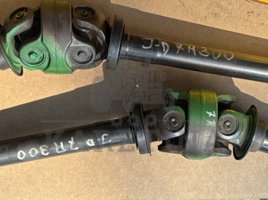 John Deere 7RXXX 7R330 7R 330 Przegub uniwersalny z wałem RE250840 TA21764-1