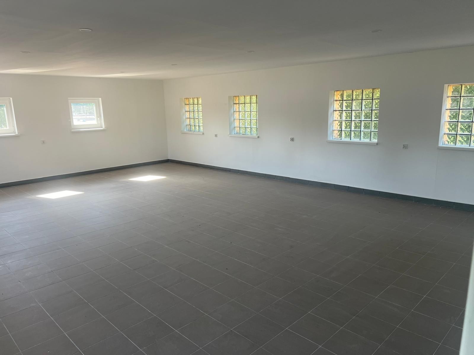 Lokale biurowe, produkcyjne, kosmetyczne, szkoleniowe, pracownia, fitness, duży parking pow 10-130 m² - Widok 2