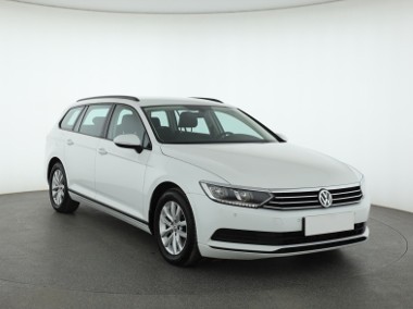 Volkswagen Passat B8 , Salon Polska, Serwis ASO, VAT 23%, Klimatronic, Tempomat,-1