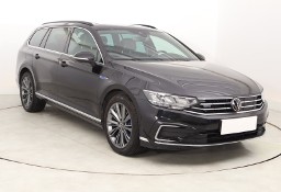 Volkswagen Passat B8 , Automat, Skóra, Navi, Klimatronic, Tempomat, Parktronic,