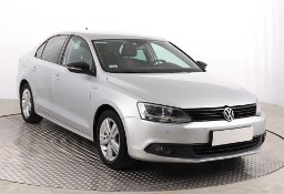 Volkswagen Jetta VI , Klimatronic, Parktronic, Podgrzewane siedzienia