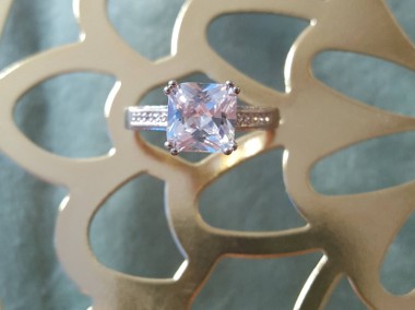 Nowy pierścionek srebrny kolor kwadratowa cyrkonia elegancki królewski-1