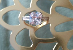 Nowy pierścionek srebrny kolor kwadratowa cyrkonia elegancki królewski