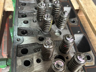 John Deere 9,0l 6090 8130 8430 8530 9230 - głowica R518096 RE520142 R525583-1