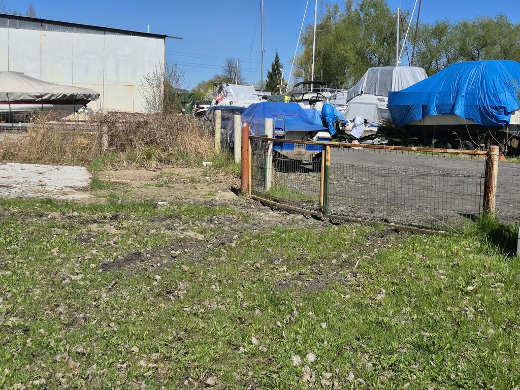 Działka nad wodą - Więcej