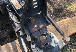 New Hollland wspornik błotnika skrętny