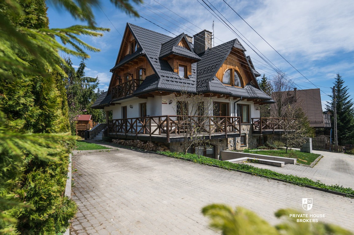 Piękny budynek z widokiem na Giewont, Kościelisko