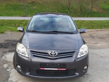 Toyota Auris I-1