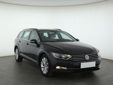 Volkswagen Passat B8 , Automat, Navi, Klimatronic, Tempomat, Parktronic-1