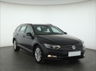 Volkswagen Passat B8 , Automat, Navi, Klimatronic, Tempomat, Parktronic