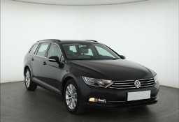 Volkswagen Passat B8 , Automat, Navi, Klimatronic, Tempomat, Parktronic