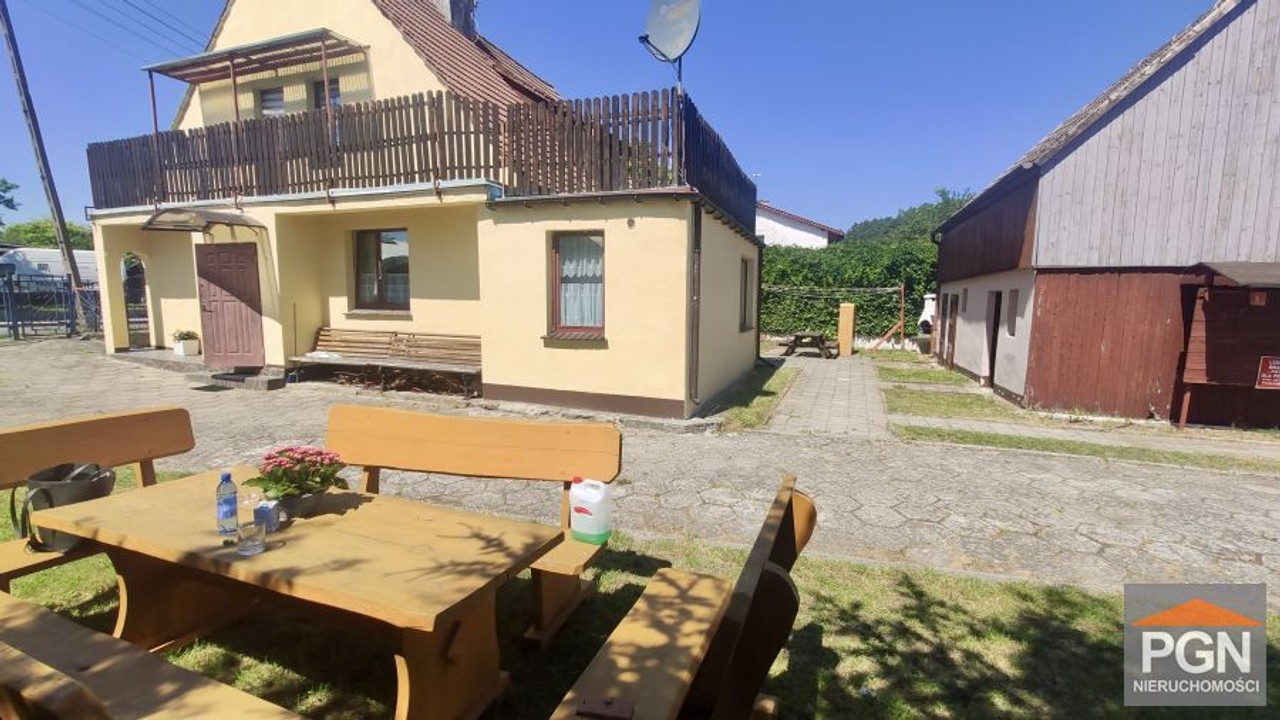 Dom 160 m2 + 10 domków letniskowych na działce 180