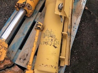 Liebherr L564 - Siłownik Wychyłu-1