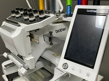 Maszyna do haftowania Brother Entrepreneur z 10 głowicami PR1000e-2