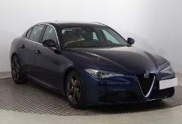 Alfa Romeo Giulia , Salon Polska, Serwis ASO, Automat, Skóra, Navi, Xenon,