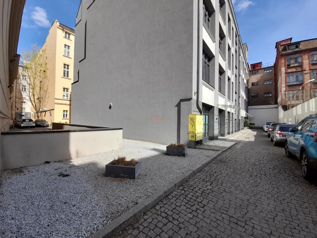 Lokal użytkowy, centrum, możliwość wydzielenia 8 kawalerek,hot – pohled 4