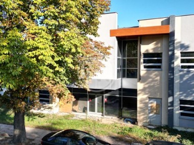 Budynek usługowy na ul. Wyszyńskiego 32 we Włocławku-1
