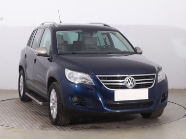 Volkswagen Tiguan , Klimatronic, Tempomat, Parktronic, Dach panoramiczny,ALU-1