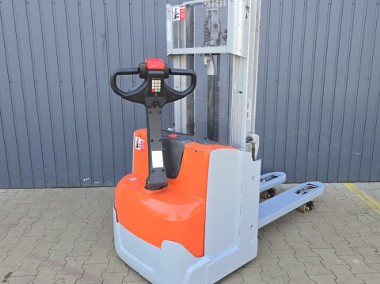 Paletowy wózek magazynowy Toyota SWE  niski maszt wstępne podnoszenie widłowy -1