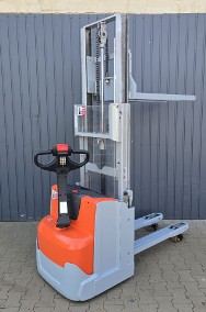 Paletowy wózek magazynowy Toyota SWE  niski maszt wstępne podnoszenie widłowy -2