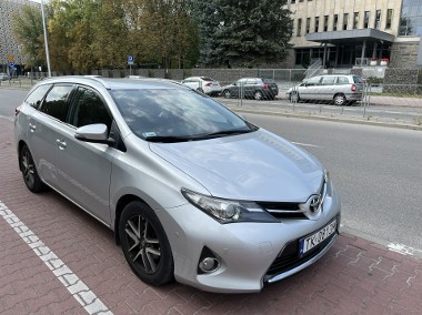 Bogato wyposażona Toyota Auris niski przebieg-1