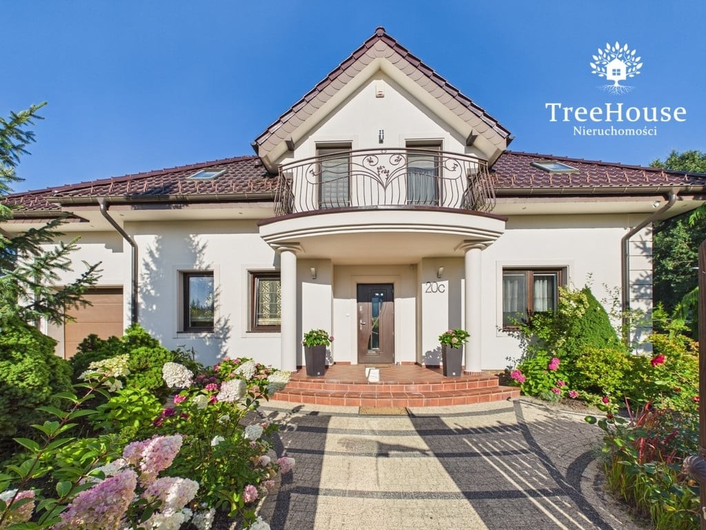 6-room house & single family of 232 m²