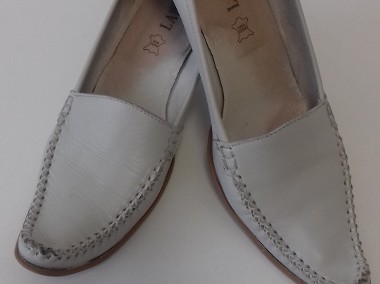 Buty damskie – skórzane mokasyny na obcasie „Lasocki”, do sprzedania-1