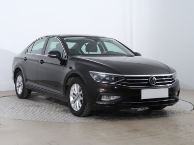 Volkswagen Passat B8 , Salon Polska, 1. Właściciel, VAT 23%, Navi, Klimatronic,-1