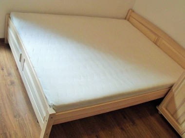 Łóżko z materacem rozmiar 2 m na 1,6 m-2