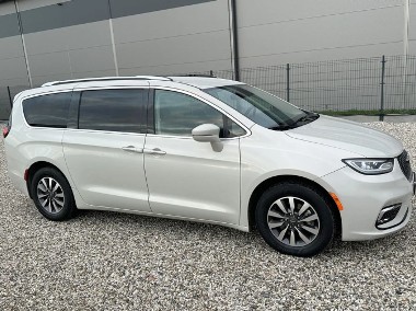 Chrysler Pacifica-1