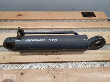 New Holland LM 435 {Cylinder hydrauliczny kompensacyjny}-1