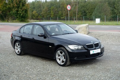 143KM Sedan Klimatronik Nowe hamulce K.Serwisowa Oryginalne szyby Stan BDB