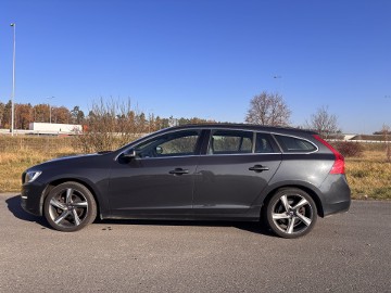 Volvo V60 2.0 D3 Momentum Skóra Navi felgi R-Design 18” 2016/17