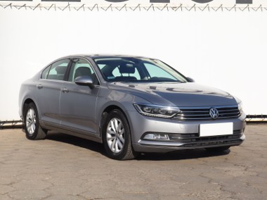 Volkswagen Passat B8 , Salon Polska, VAT 23%, Navi, Klimatronic, Tempomat,-1