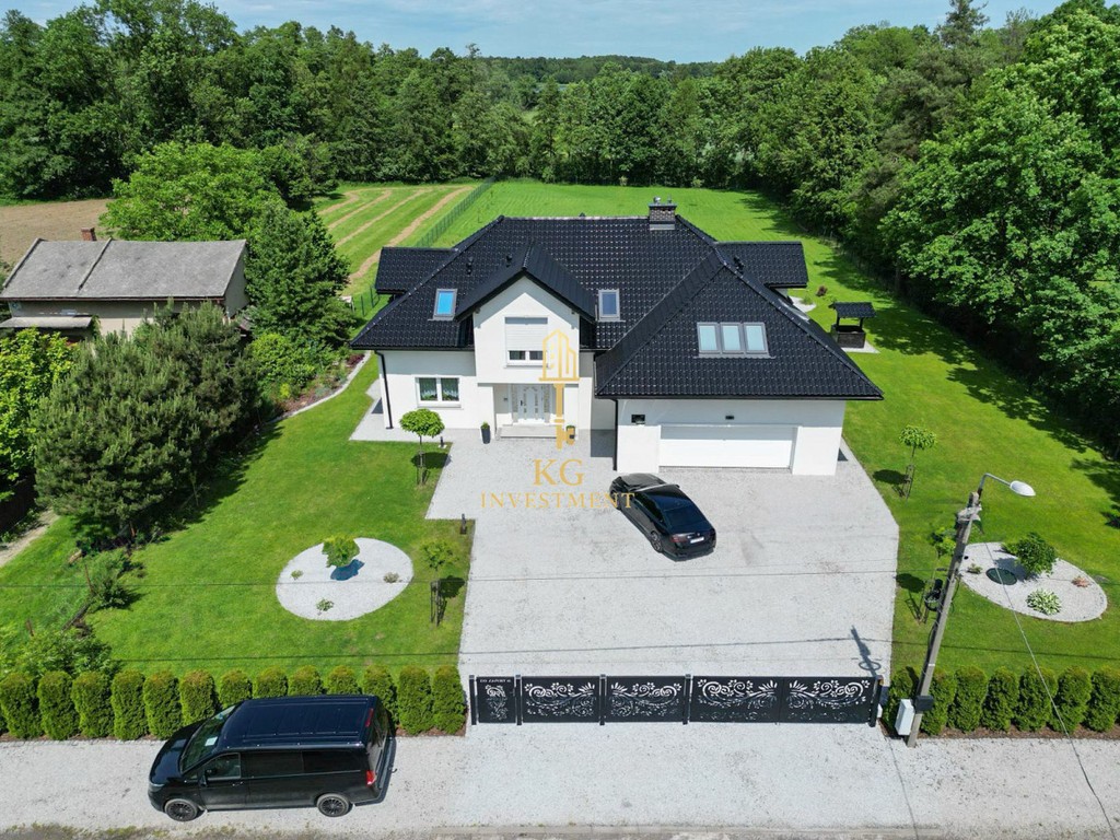 9-room house & single family of 334 m²
