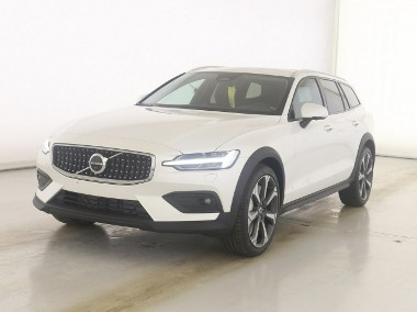 Volvo V60 II V60 Cross Country Volvo V60CC B5(B) Ultimate AWD-1