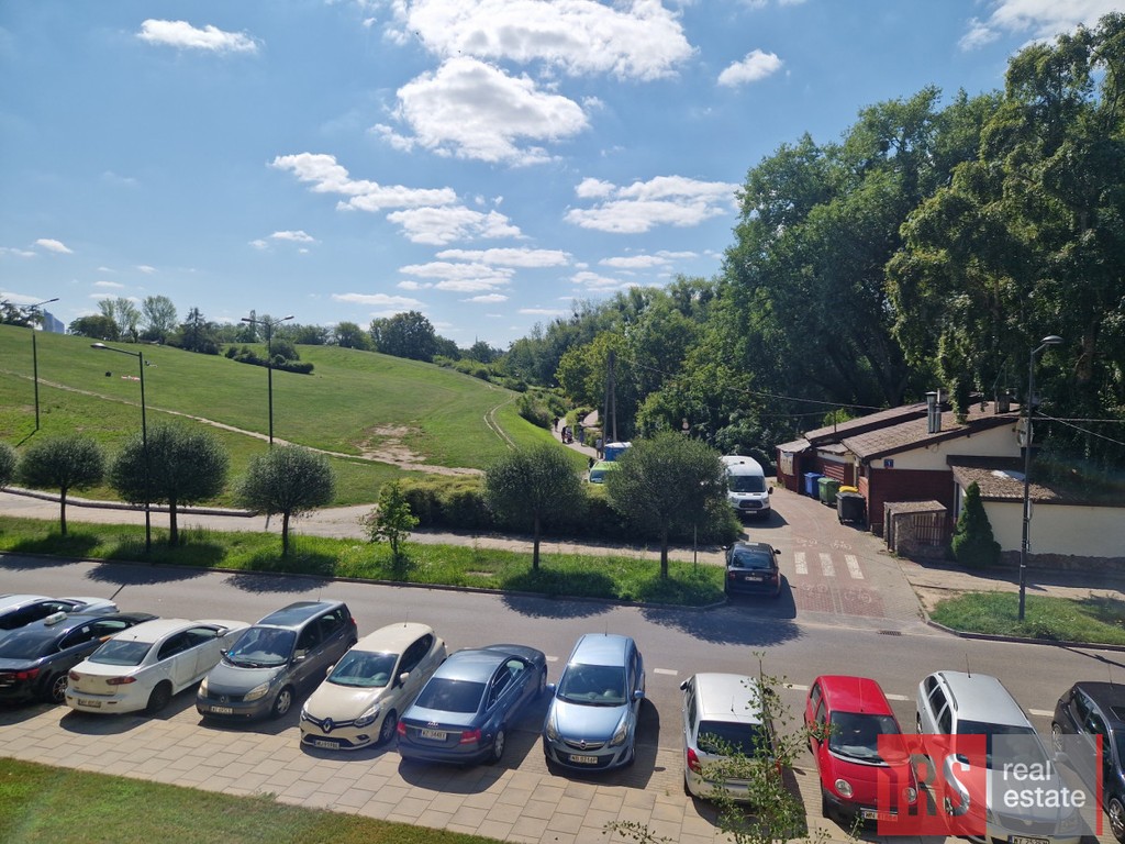 Dwa pokoje z widokiem na park Moczydło.