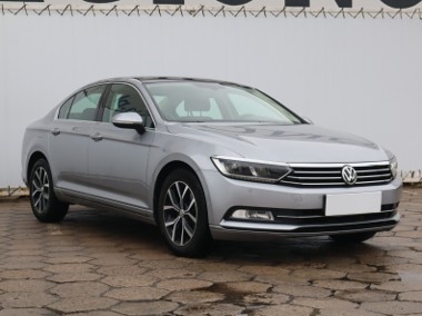 Volkswagen Passat B8 , Automat, Navi, Klimatronic, Tempomat, Parktronic-1