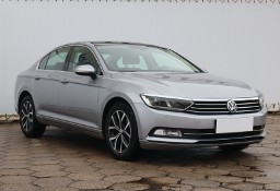 Volkswagen Passat B8 , Automat, Navi, Klimatronic, Tempomat, Parktronic