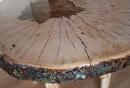 Stół z plastra drewna z żywicą epoksydową 