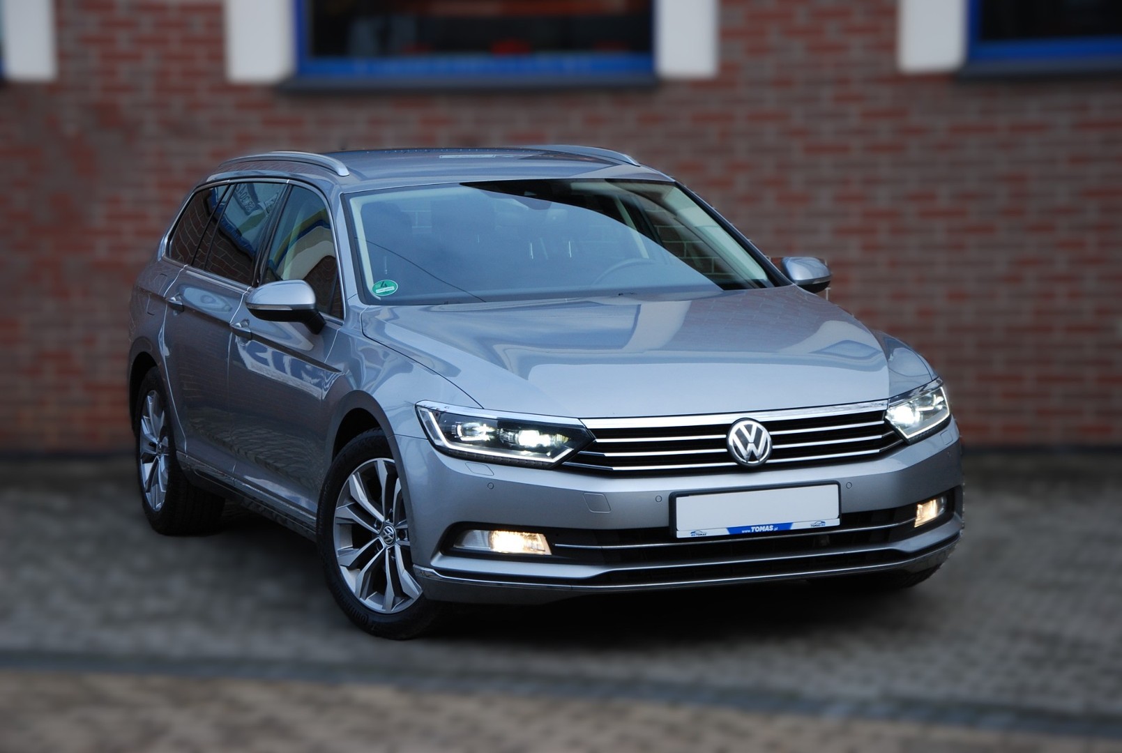 Volkswagen Passat B8 Salon Pl. Highline 1,8 180 KM