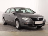 Volkswagen Passat B6 , Klimatronic, Tempomat, Parktronic, Podgrzewane siedzienia,