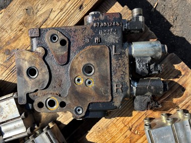 CNH Case Puma / New Holland 230 SEKCJA ROZDZIELACZA 87331248 47887017-1