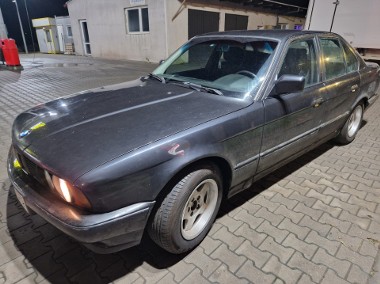 Czarny sedan 2 0b 1990 Dlugie opłaty Możliwa zamiana-1