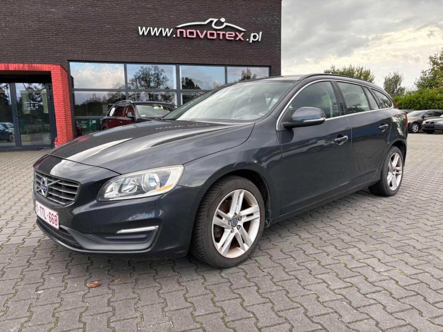 Volvo V60 I
